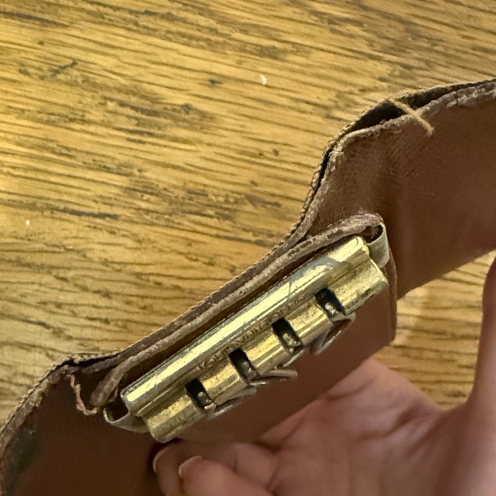 Louis Vuitton Monogram 4 Key Holder - Picture 5 of 7